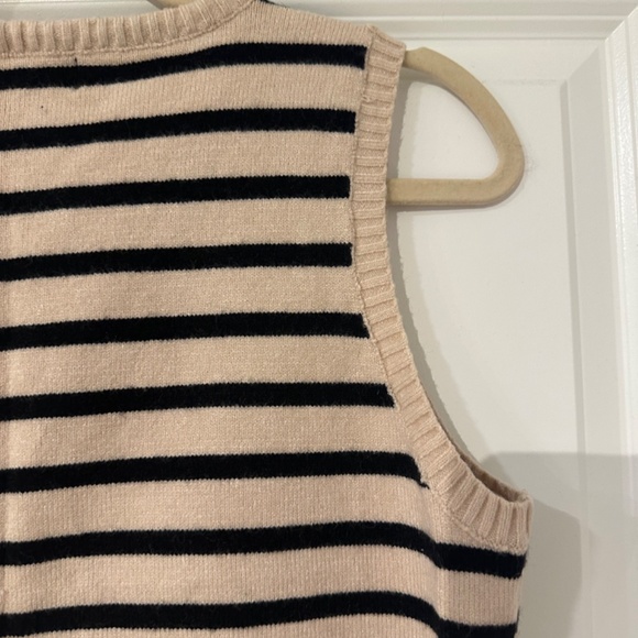 Cozy Light-Weight Fashion Vest - Picture 7 of 7